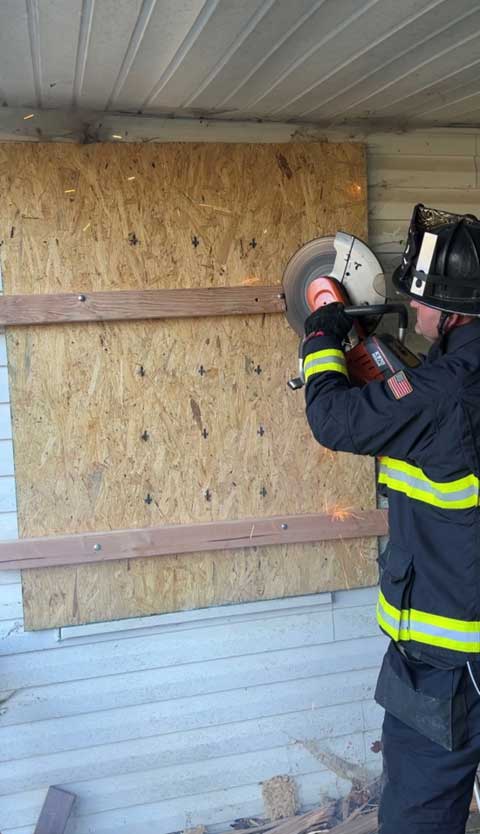 FORCIBLE ENTRY TIP: The biggest mistake that firefighters tend to make when attempting to remove a board-up, especially when using hand tools, is prying at the board itself. ow.ly/jFtx50R3usX

#firefighter #firefighting #firefightingtactics #forcibleentry #firerescue