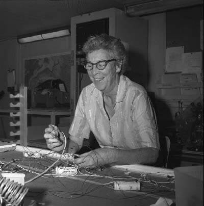 #WomensHistoryMonth celebrates the generations of women who have contributed to and continue to contribute to advancements in #STEM. Parker Bank is the only bank named for a woman, Frances L. Parker, a micropaleontologist specializing in foraminifera. flowergarden.noaa.gov/about/parkerba…