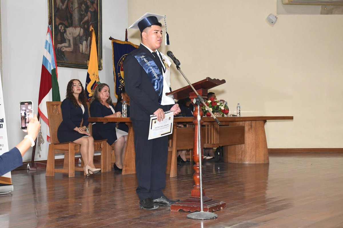 EducacionZ4_Ec's tweet photo. [PORTOVIEJO] Con alegría, 99 estudiantes de la Unidad Educativa Bruno Sánchez recibieron su título como nuevos bachilleres de la República, en la especialidad de Ciencias y Técnicos en Informática.

¡#ElNuevoEcuador se construye con educación! https://t.co/BsWCsP4o9c