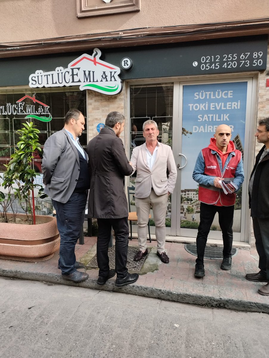 gencrefahboglu's tweet photo. YENİDEN REFAH PARTİSİ BEYOĞLU İLÇE BŞK'LIĞI OLARAK. BEYOĞLU BADEMLİK BÖLGESİNDE  ESNAF ZİYARETİ VE EV ZİYARETLERİ GERCEKLEŞTİRDİK.
@ErbakanFatih 
@rpmustafadogan 
@BalyediTalha 
@GulepAhmet 
@Salih724747 https://t.co/LIGFOI7kQ5