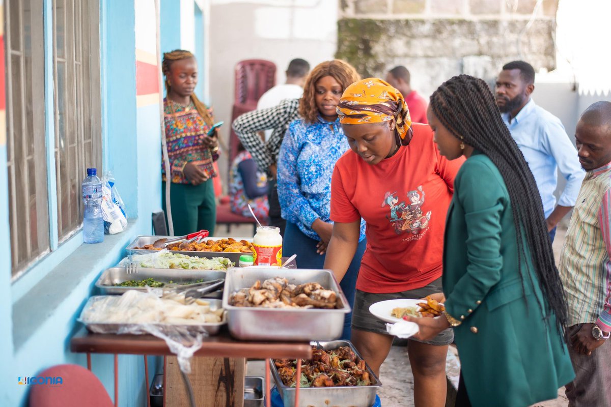 TresorDimandja_'s tweet photo. Formation en Conception et Évaluation des Politiques Publiques : Une Journée Inaugurale Couronnée de Succès

Kinshasa, RD Congo - 27 mars 2024 - @ICONIARDC a eu le plaisir de lancer aujourd'hui la première journée de la formation en Conception et Évaluation des Politiques Publiques dans le cadre de la deuxième phase du projet "#MaponamiYaMalonga". Cette journée inaugurale, axée sur les Généralités Conceptuelles, a été accueillie avec enthousiasme au siège de l'Institut #ICONIA, situé au 389, Avenue Yolo, 7ème Limete Résidentiel à Kinshasa.

Dès 9h00, les jeunes participants issus des partis politiques à Kinshasa, fervents défenseurs de la bonne gouvernance, ont convergé vers l'Institut #ICONIA pour entamer cette journée enrichissante. Sous la direction éclairée des experts de renom dans le domaine, les participants ont plongé dans les concepts fondamentaux de la conception et de l'évaluation des politiques publiques.

La journée s'est déroulée dans une atmosphère dynamique et interactive, offrant aux participants l'opportunité d'échanger leurs expériences et leurs perspectives sur les défis et les opportunités liés à la gouvernance publique. Les sessions de formation ont été ponctuées de discussions animées et de séances de réflexion profonde, favorisant ainsi un apprentissage collaboratif et participatif.

À 15h30, la première journée de formation s'est clôturée sur une note de satisfaction totale. Les participants ont exprimé leur gratitude envers les organisateurs pour avoir offert une plateforme précieuse où ils ont pu acquérir de nouvelles compétences et approfondir leur compréhension des politiques publiques.

@Icone_Carbone,  Directeur Exécutif de l'Institut ICONIA, a déclaré : "Nous sommes ravis du succès de cette première journée de formation. Cela démontre l'engagement et le désir des jeunes leaders politiques de Kinshasa à renforcer leurs capacités pour promouvoir une gouvernance transparente et efficace dans notre pays."

La formation en Conception et Évaluation des Politiques Publiques se poursuivra dans les jours à venir, offrant aux participants une opportunité continue d'approfondir leurs connaissances et leurs compétences dans ce domaine crucial pour le développement durable de la RD Congo.

Pour plus d'informations sur les prochaines sessions de formation prévues pour d'autres provinces et les initiatives de l'Institut ICONIA, veuillez contacter :

Le Secrétariat de
Institut ICONIA
Tél : +243 892703077
Email : contact@iconia-institute.org

Restez connectés pour des mises à jour régulières sur nos activités et événements à venir.