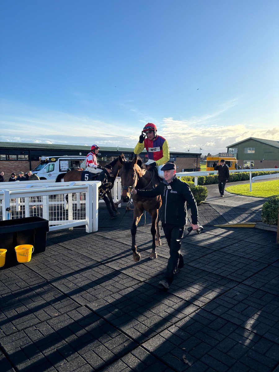 A fab across the card double for the team today with Jurancon winning the bumper @HerefordRaces under @jacktudor9. He is one to look forward to next winter 🥇#41