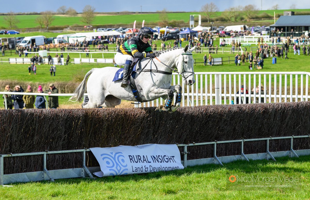 George_case19's tweet image. 🥇Elmdale🥇Giving me my first winner! @GarthorpeRaces