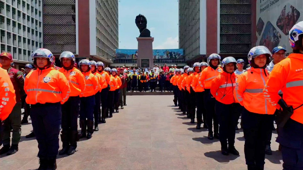 MijpVzla's tweet photo. #27MAR || En la entrevista el MG, comentó que se realizó un estudio previo para generar estrategias y desarrollar con éxito el despliegue del operativo #SemanaSantaSegura2024.

#LealesPorLaPaz https://t.co/ddFbLIVob4