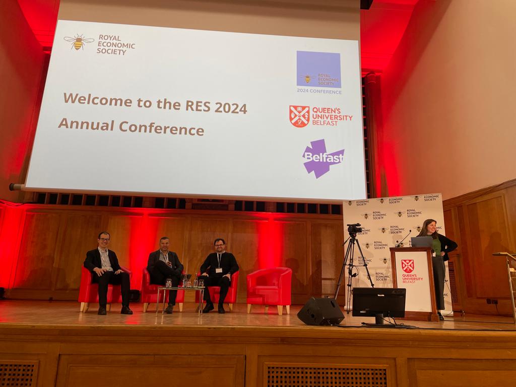 I had a great time in Belfast at the #RES2024 Always great to share the stage with @galinapotj @FedeDiPa & Marcus Buckmann. I presented new work on 'Firming up Price Convexity' using @DMP_BoE data (draft coming soon)! Thank you, @RoyalEconSoc!