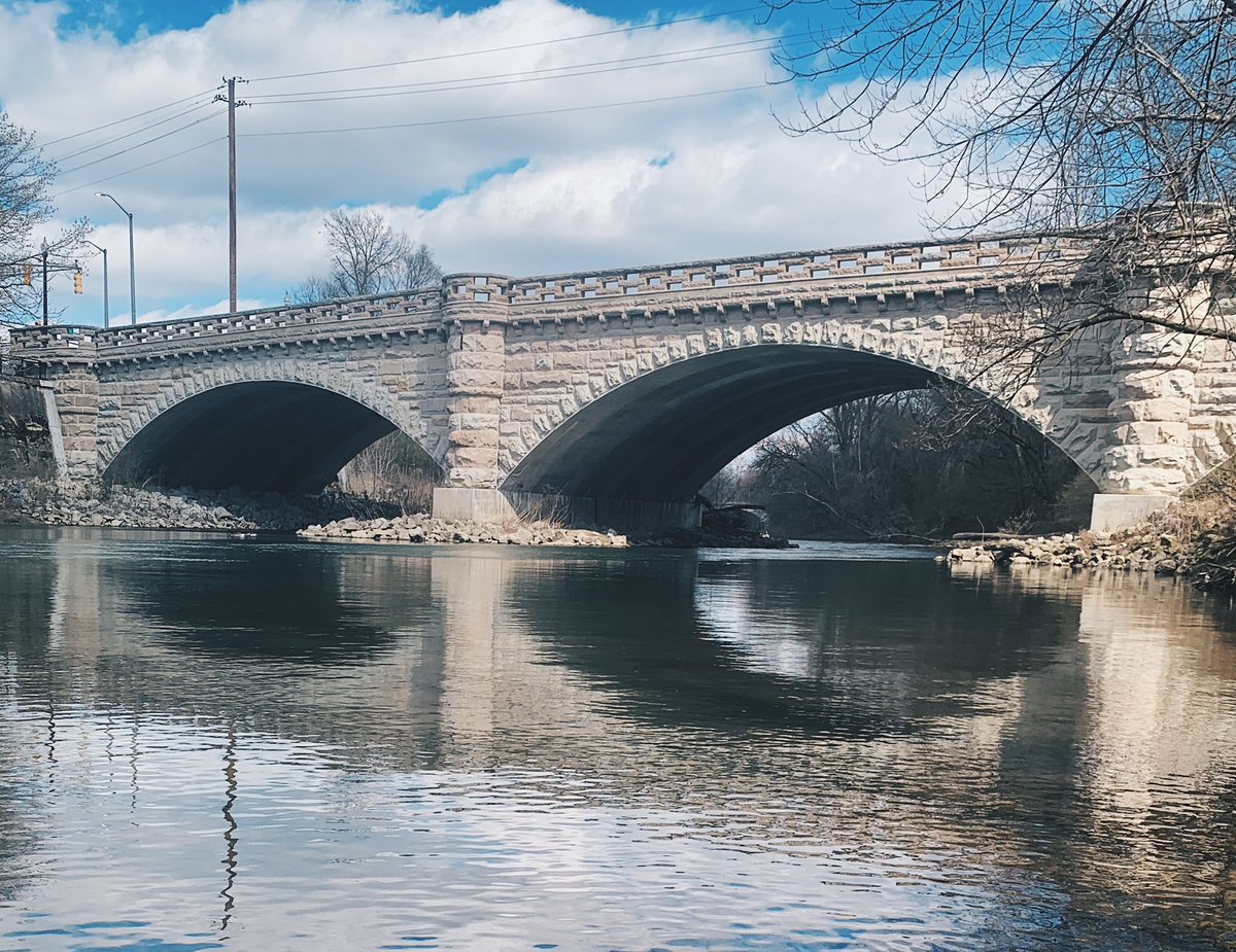 dmarieolsen's tweet photo. Indy is more beautiful than people give it credit for. I ran through more than a dozen neighborhoods on Saturday, including @HerronMorton, @FallCreekPlace, and @freeman_ransom. #lifeinindy #visitindy https://t.co/4LabSQENpV