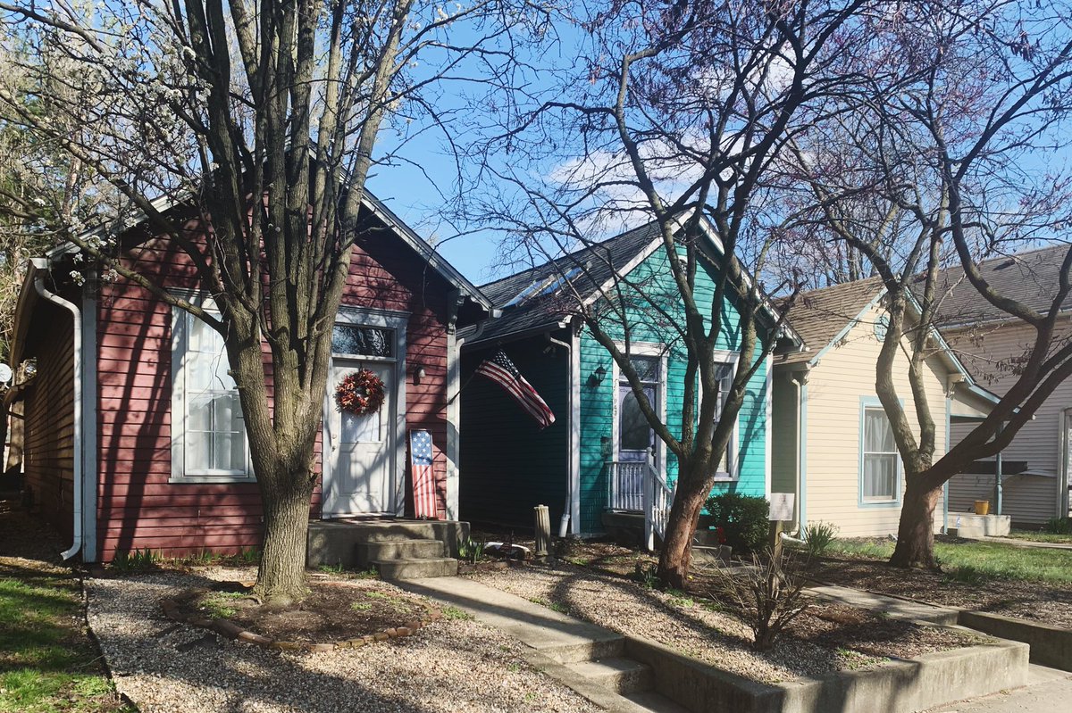 dmarieolsen's tweet photo. Indy is more beautiful than people give it credit for. I ran through more than a dozen neighborhoods on Saturday, including @HerronMorton, @FallCreekPlace, and @freeman_ransom. #lifeinindy #visitindy https://t.co/4LabSQENpV