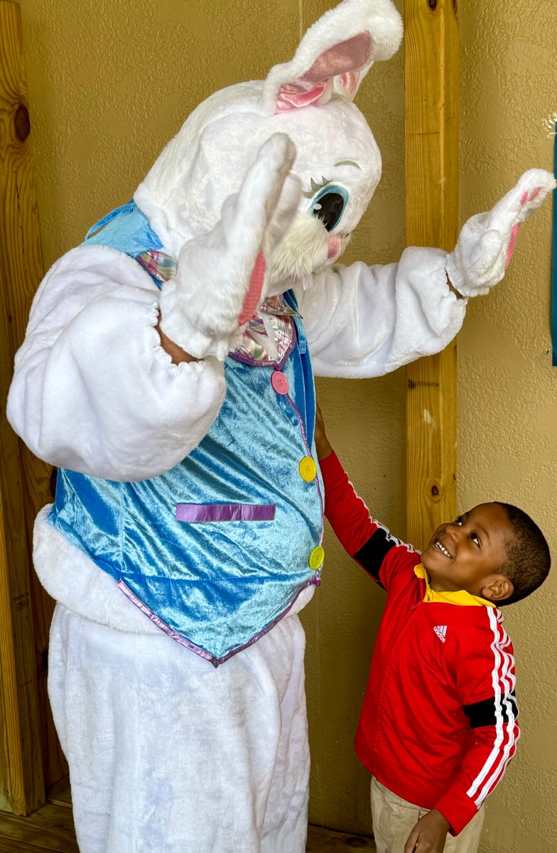 MTPD recruited the Easter Bunny to bring cheer and candy to pre-k students at Browne Education Campus this week. Officers helped students find Easter eggs filled with sweets treats that were hidden on the playground. What fun! #wmata