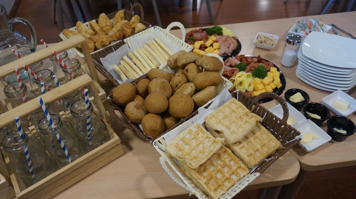 BlaBlaEventos16's tweet photo. "¡Haz que tu próximo evento sea inolvidable con nuestro servicio de catering de primera calidad! Desde deliciosos bocados hasta exquisitos platos principales, nos encargamos de satisfacer todos los gustos. Contáctanos para hacer de tu ocasión especial un éxito gastronómico. https://t.co/rwG90T9FxD