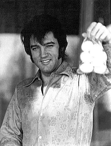 Elvis Presley’s Graceland is wishing you all an egg-cellent Easter weekend! 🐣