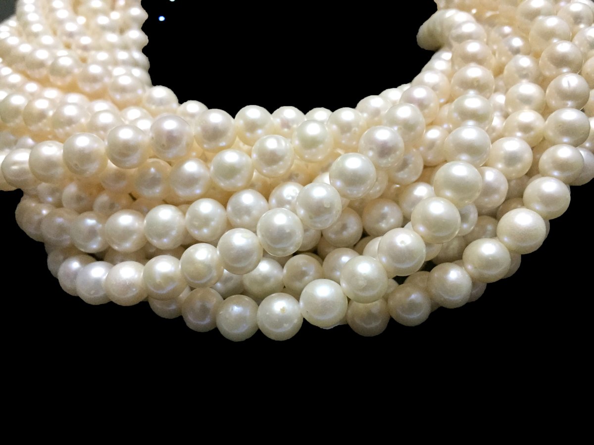 BeadsBeaute's tweet photo. Pearl

#jewellery #fashion #jewelry #earrings #handmade #gold #accessories #style #silver #jewelrydesigner #bridaljewellery #love #diamond #jewelrygram #ring #moda #diamonds #handmadejewelry #beauty #art #instajewelry #necklace #jewellerydesign #jewels #diamondsareforever https://t.co/FEw5guYhS3