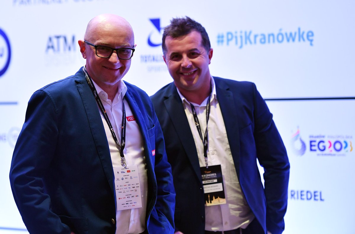 sebaberni's tweet photo. Wczoraj miałem przyjemność być częścią VII Kongresu Sport Biznes Polska dzięki @MPWiKWroclaw #PijKranówkę ! Inspirujące debaty, wybitni prelegenci, legendy sportu, i świetny networking. Dzięki za niesamowite doświadczenie! 🔝💚🤍❤️ #SportBiznesPolska #Networking #MPWiK https://t.co/P3CLYO683r