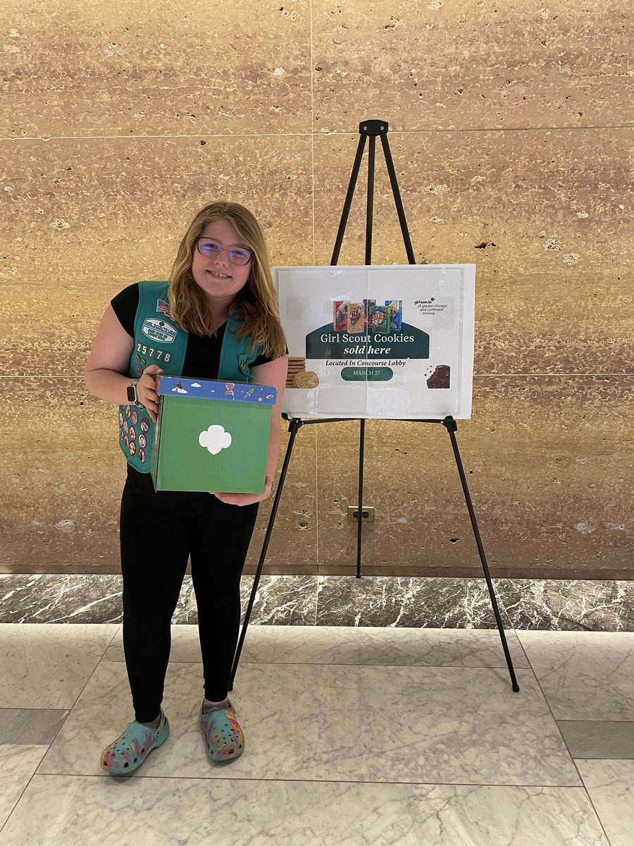 Hailey selling Girl Scout cookies at the John Hancock building in Chicago. The goal is to sell 500 boxes today between all the girls! Let’s see if we can do it! 🍪