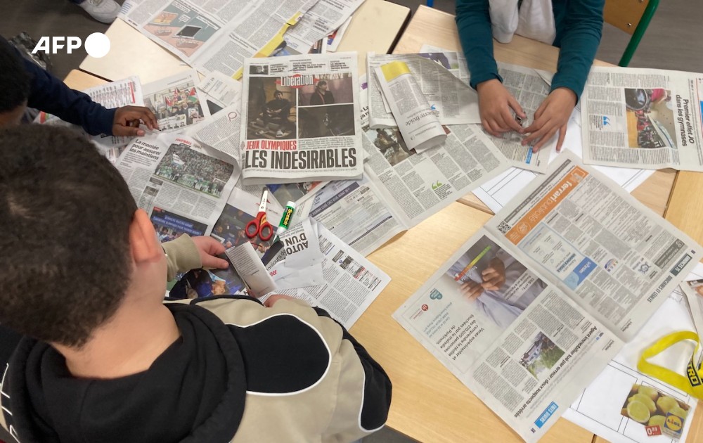 🎧 Aujourd'hui #SurleFil participe au Podcasthon, inspiré du Téléthon et visant à mettre en avant une association. Nous avons choisi Entre les lignes, qui apprend aux jeunes à déjouer les pièges de la désinformation #AFP

➡️ u.afp.com/5gyi
