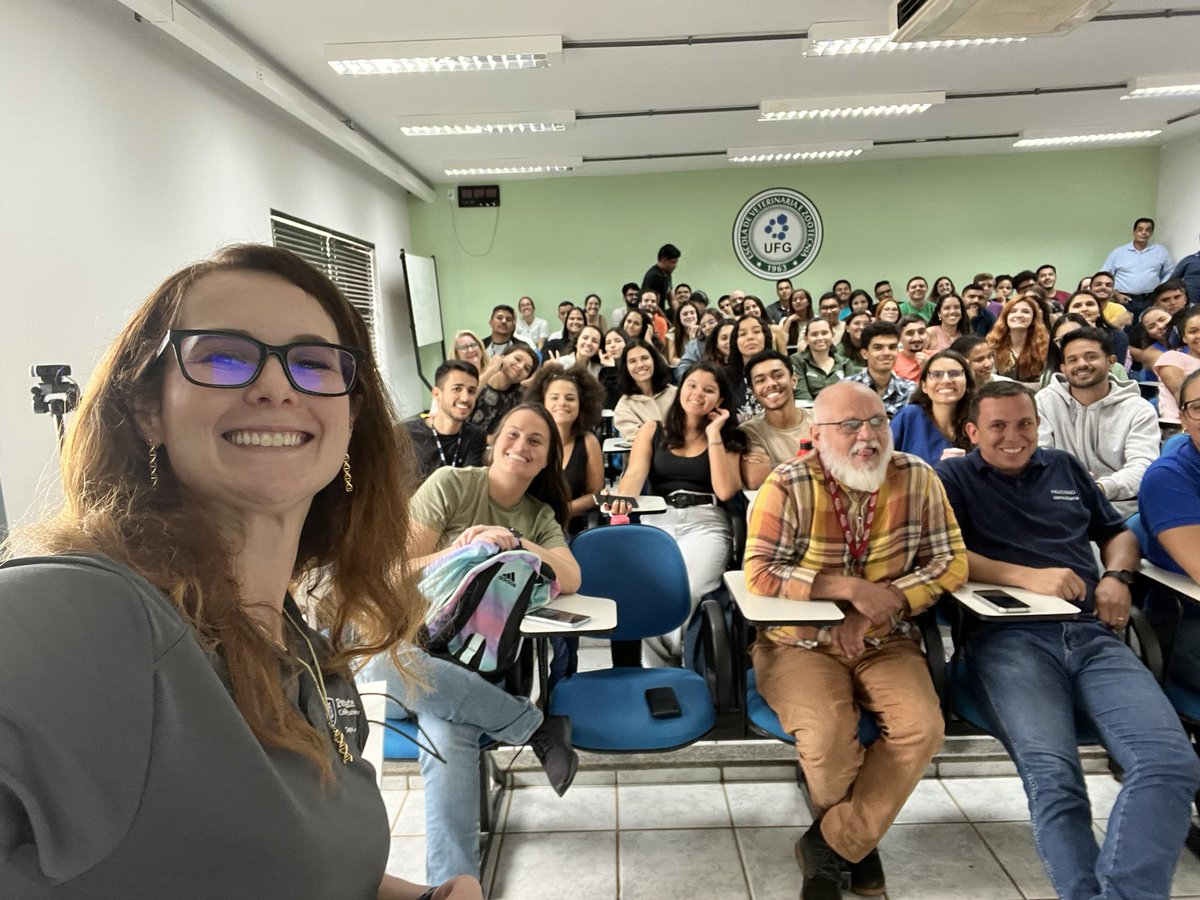 Full house at my vet school Alma mater @ufg_oficial to listen to me talk about microbiomes. 🧫🦠🧬💻🐄🥛🐓It has been wonderful to be back after 12 years and share my academic journey with the next generation. Front and center are 2 mentors whom I owe most of what I am now!