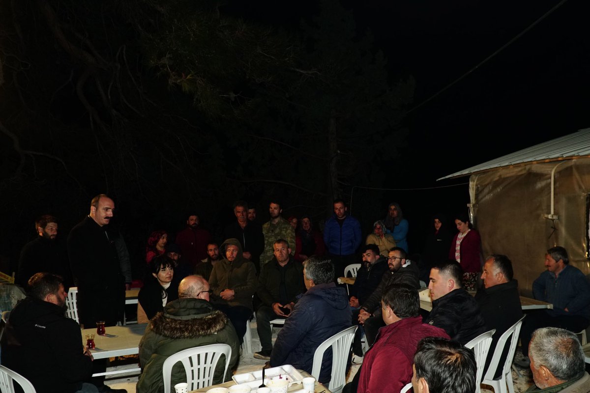 Doyran Köyü’nde bizlere gönüllerini ve sofralarını açan vatandaşlarımızla iftarımızı yaptık.
İçtiğimiz çayla içimizi, samimi sohbetleri ile gönüllerimizi ısıttık.

Kırsal mahallelerimizin ve vatandaşlarımızın sorunlarını biliyoruz. Eşit ve adil hizmet için alın teriyle,