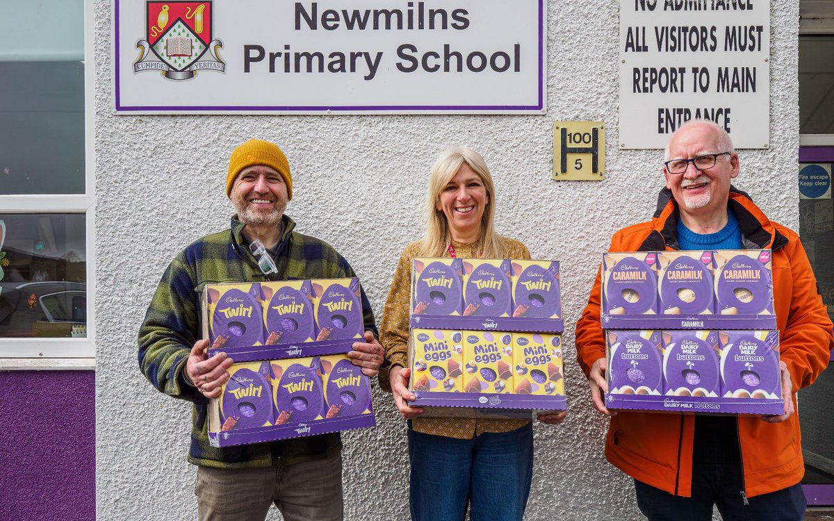 We were delighted to deliver 156 Easter Eggs to Newmilns Primary School again, in conjunction with @Shire_HA, who donated 50% of the eggs this year. 
Left/right: Alan Thomas/Shire Housing, Jacqueline Jones/Newmilns Primary and Graham Vincent/NRA

#easter #newmilns #eastereggs