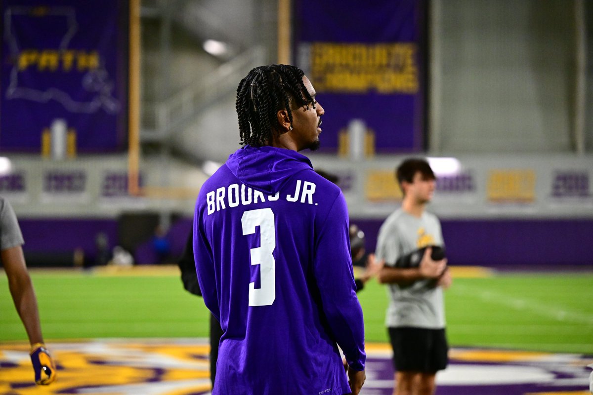 LSUfootball's tweet image. For 3 💜

@Gbrooks5_