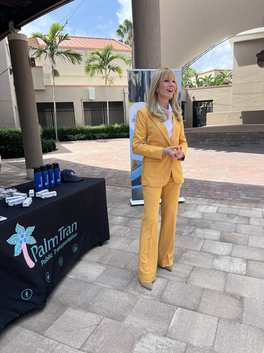 #HappeningNow we’re ready to Move & Mingle with @palm_tran 🚌🚌 Mayor Chelsea Reed is at City Hall for their Let’s Get on the Bus Challenge where they’ll ride a Palm Tran bus to the Gardens Mall to meet with residents and talk all things transportation!
