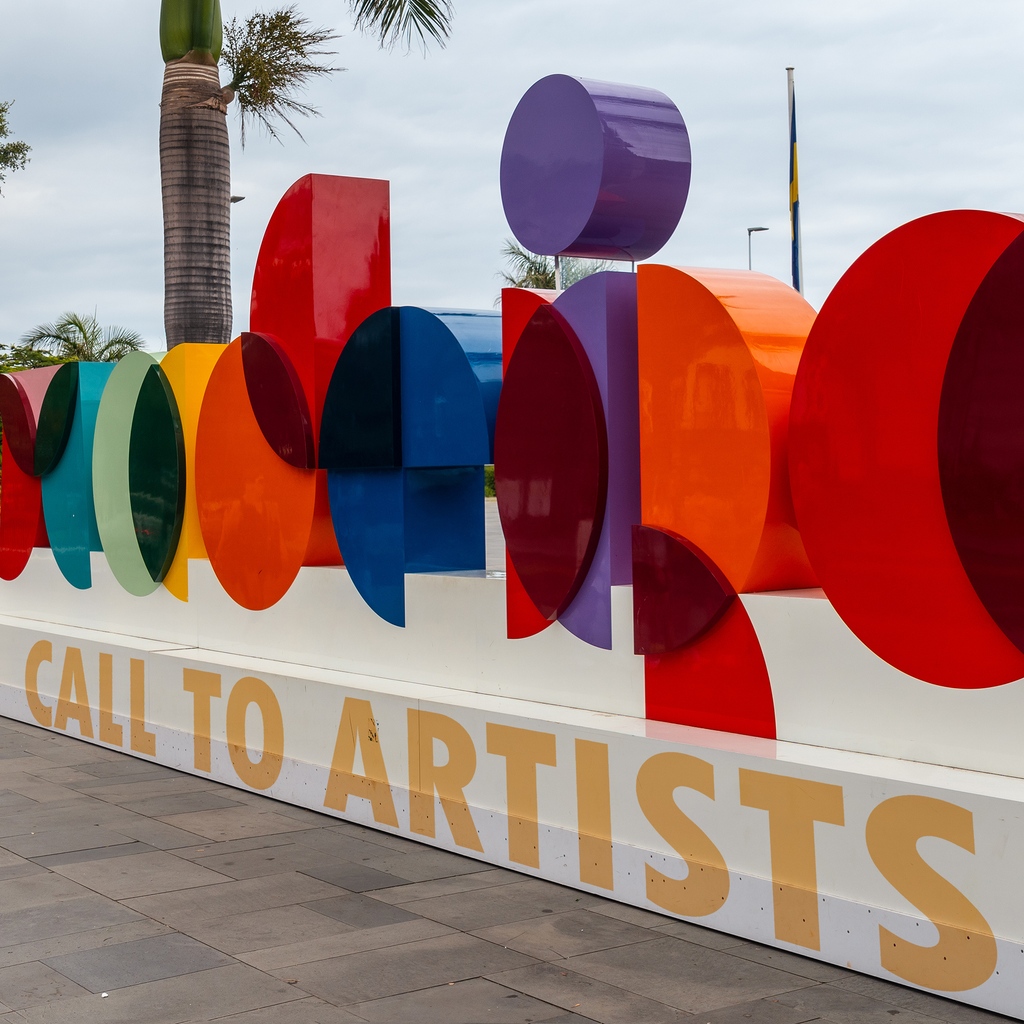 Attention artists! Broward Cultural Division seeks artists for Port Everglades project. Deadline: 4/26/2024, 11:59 pm. Eligibility: Broward, Miami-Dade, Martin, Palm Beach or Monroe County. Link: l8r.it/t7yW #CallToArtists #PortEverglades