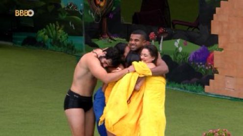 Grupo das Fadas cumpre promessa e pula pelado na piscina do BBB 24 - Foto: Globoplay