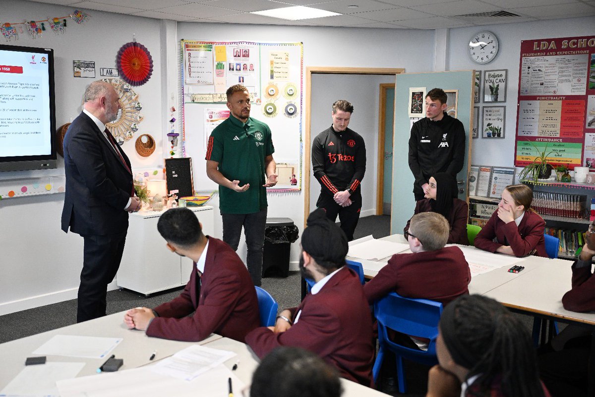AndyMitten's tweet photo. Manchester United and Liverpool foundations join to educate schoolchildren in Liverpool and Manchester about the impact of tragedy related abuse. 
  Wes Brown and Phil Thompson attended a session to talk to students about the triumphant and tragic histories of both football clubs https://t.co/7AUgtcH2vs