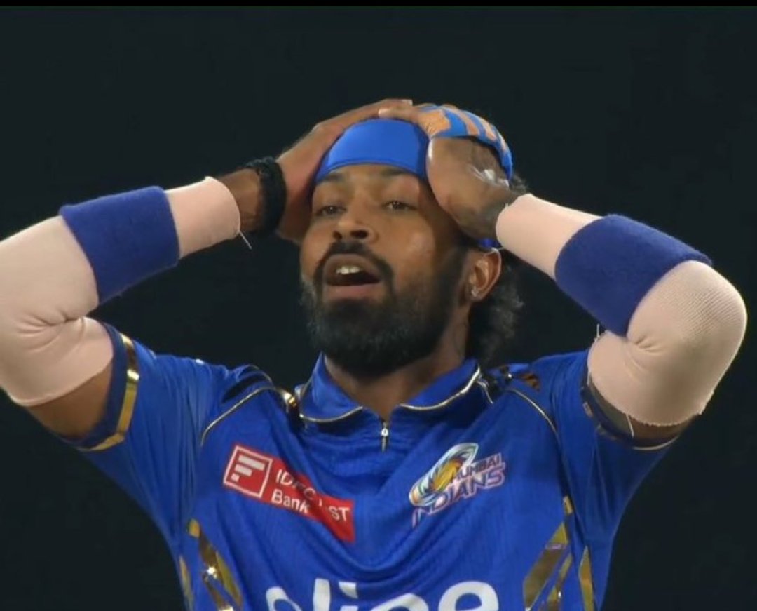 iammufa's tweet photo. 1st match lost because of him and 2nd too.
If he would have played 45 at least from 20 balls then it was easy to chase 
#chapri
#RohitSharma𓃵
#srhvsmi https://t.co/pwIy1Hd1vJ
