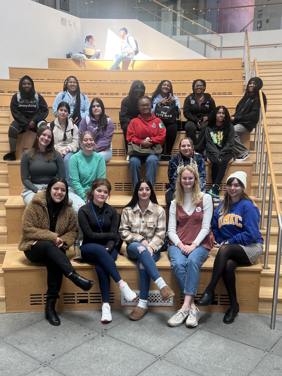 We were thrilled to host Girls On Our Bloch to celebrate women in business during Women's History Month! Local high school students got the opportunity to explore different career paths, program opportunities at Bloch and connect with female leaders in the Kansas City area!