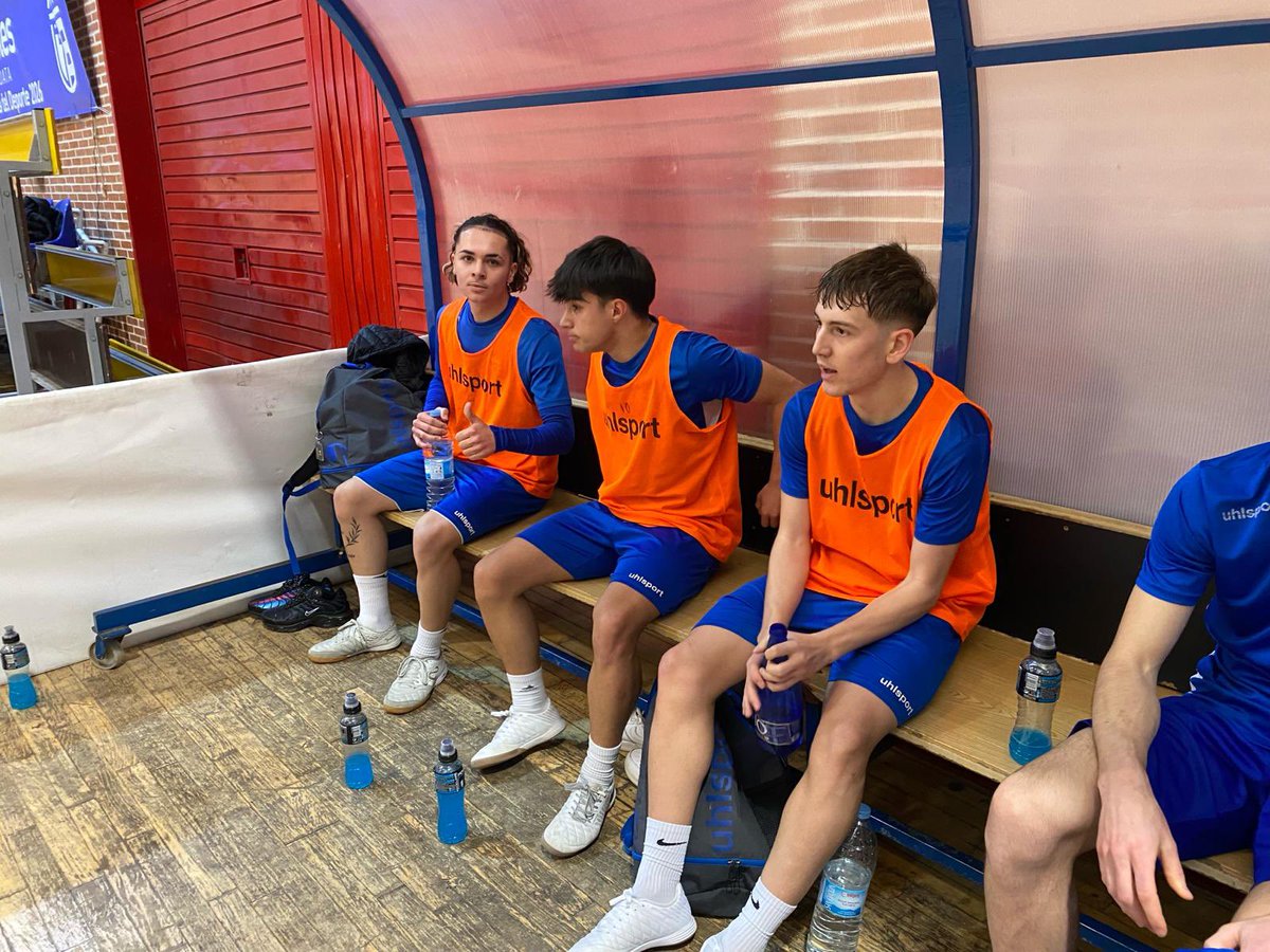 1mostolesfs's tweet photo. Última sesión de la semana, con ayuda de los chicos del DH. Ahora a disfrutar del puente y volver el lunes con más fuerza.
Arranca Abril, arranca la hora de la verdad…
#canteraazul https://t.co/j7uC3OVJqA