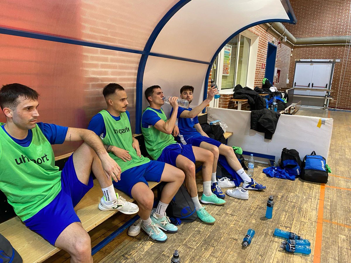 1mostolesfs's tweet photo. Última sesión de la semana, con ayuda de los chicos del DH. Ahora a disfrutar del puente y volver el lunes con más fuerza.
Arranca Abril, arranca la hora de la verdad…
#canteraazul https://t.co/j7uC3OVJqA