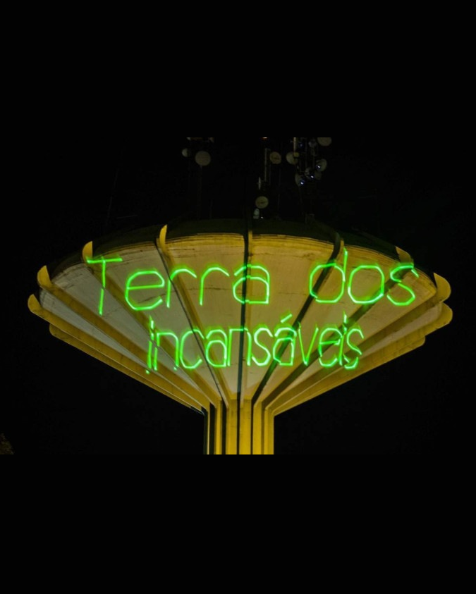 ChoraCamoes's tweet photo. — Solidariedade ao fotógrafo. Dificil…

E só para avisar aos desavisados que hoje é ANIVERSÁRIO DE CEILÂNDIA-DF, terra de 100% dos adms desse perfil. 
Se você nunca ouviu falar, já está errado… e amaldiçoado pelos lamúrios bairristas de Camões.

Créditos: Gu da Cei (img 2) https://t.co/KeRljHbpmR
