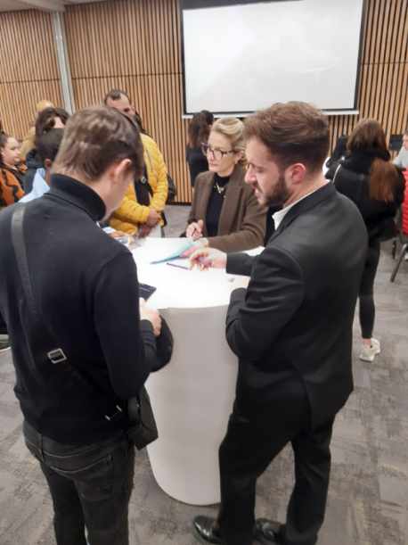 #Recrutement .Participation #FTCarcassonne au job dating <a href="/Hotel_de_laCite/">Hotel de la Cite</a> 50 postes proposés : employé étage, cuisinier,....90 candidats présentés🎯 Belle réussite des acteurs du réseau de l'emploi👏
<a href="/FTravail_OCC/">France Travail Occitanie</a> <a href="/muriellehenry1/">Murielle HENRY</a> @DMathieuPE