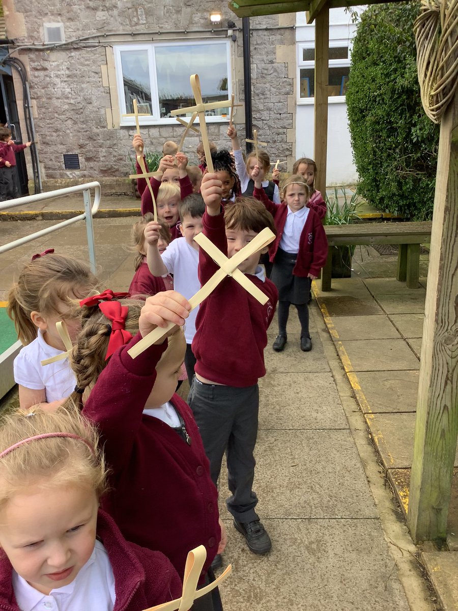Thank you St. Andrew’s Church for sharing the Agape Feast with us today and explaining its significance for Christians. We enjoyed singing the Easter songs. Thank you too for our Palm crosses. @StAnnes_EHS @LBrawnStAnnes @BathWells