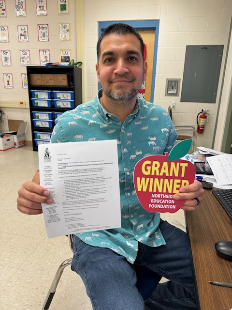 Tonight's Northside ISD Educator of the Year Ceremony will recognize Mark Hernandez, STEM Teacher at Aue Elementary! Congratulations! @NISDAcadTech @NISDAUE