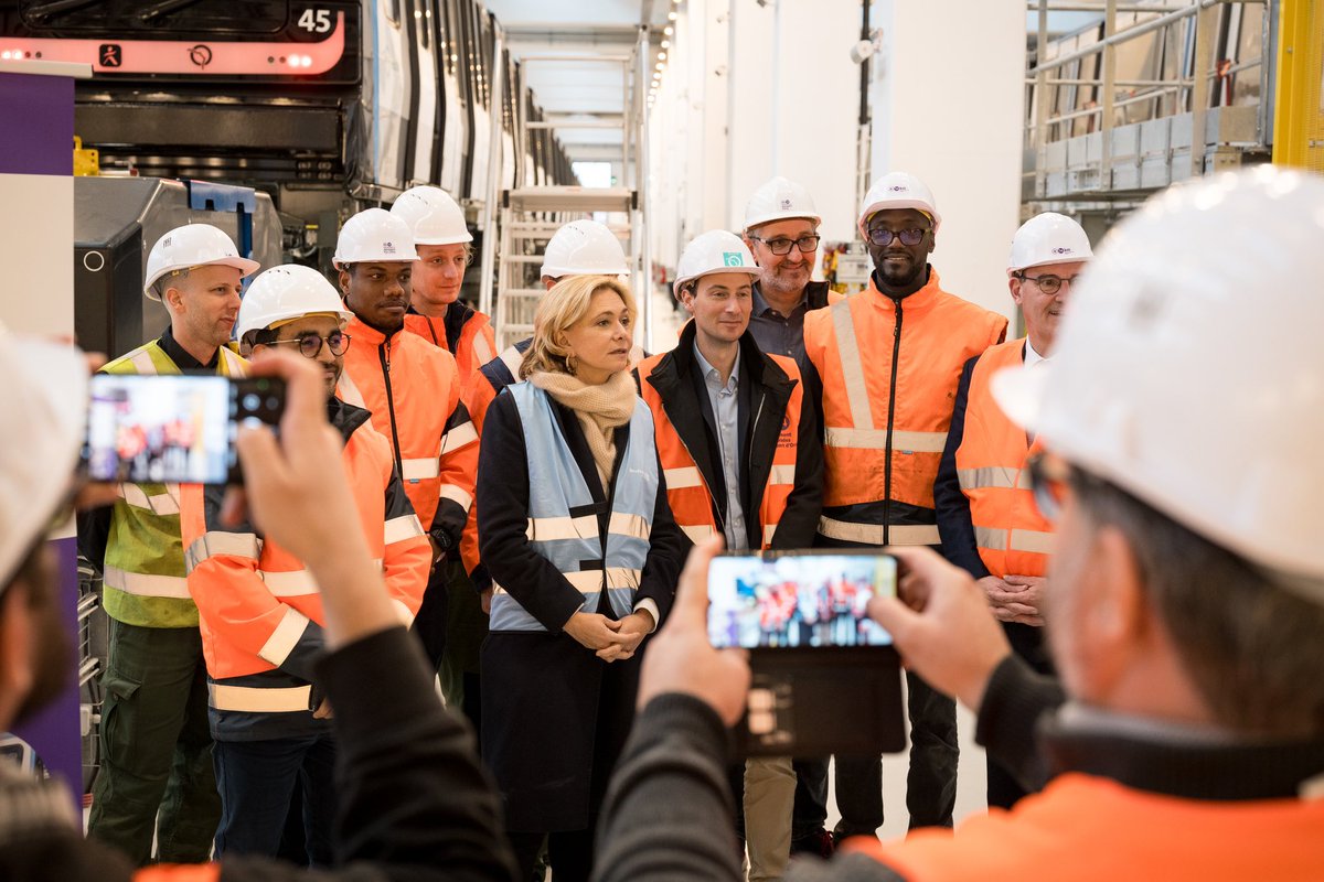 🚇 <a href="/vpecresse/">Valérie Pécresse</a> était au site de maintenance et de remisage de la ligne 14 à Morangis.

✅ C’est ici que sont livrées toutes les nouvelles rames qui vont circuler sur la ligne avec le prolongement cet été vers Saint-Denis et l’aéroport d’Orly !