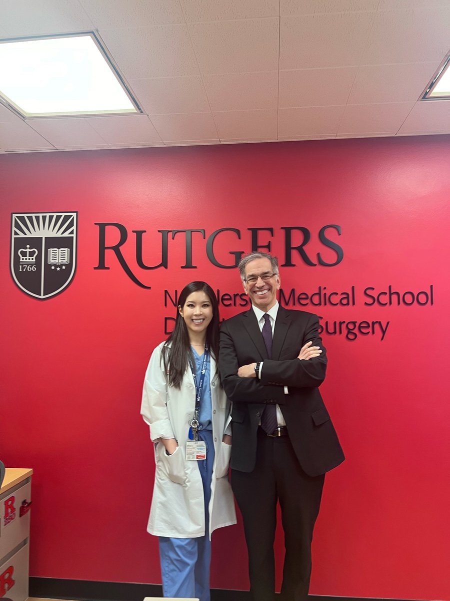 DanbeeKimMD's tweet photo. Dr. Elliot Chaikof visited @NJMSDeptSurgery to give us an amazing grand rounds lecture as well as give us his tips on how to build a successful research career as he did in Boston. It was so great to meet the old boss and fantastic mentor again! https://t.co/Icyb7s6VzU