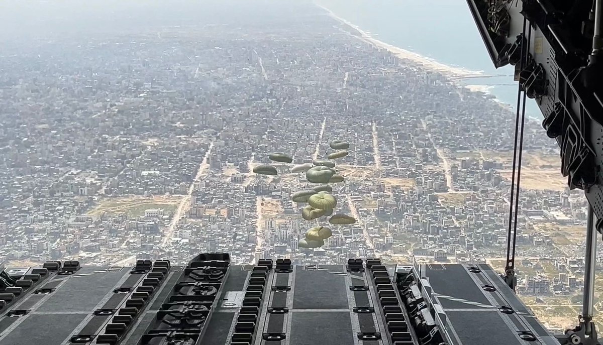 En el día de hoy dos A400M del Ala 31 del <a href="/EjercitoAire/">Ejército del Aire y del Espacio</a> han desplegado 26 toneladas de ayuda humanitaria en Gaza. 

El soporte del Escuadrón de Apoyo al Despliegue Aéreo (EADA), junto al de otras unidades y aviadores, ha sido fundamental para lograr con éxito la misión 🇪🇸🫡