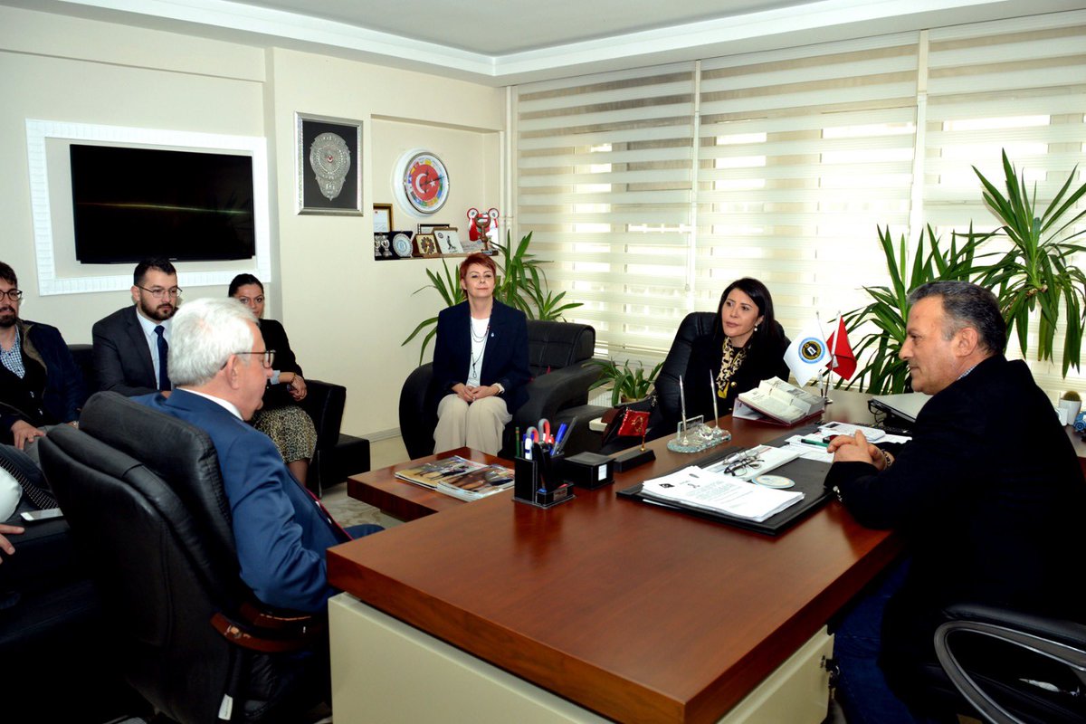 CelalMumtaz's tweet photo. Çankaya Belediye Başkan Adayımız @KarsakSelin, Ankara İl Başkan Vekilimiz @YGurcum47, Çankaya İlçe Başkanımız @elcinguloren_ ve teşkilatımızla birlikte EMŞAV’ı ziyaret ettik.

Sayın Başkan ve Yönetimine misafirperverlikleri için teşekkür ederim. https://t.co/ERxZXEPnJt