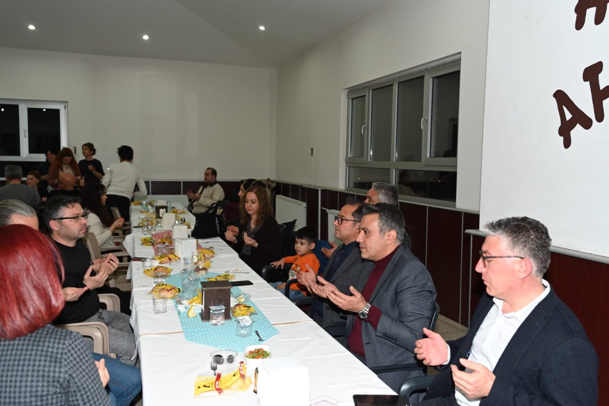 İl Milli Eğitim Müdürümüz Dr. Emre Çalışkan, Merkezefendi Hayırseverler Ortaokulunda düzenlenen iftar programında öğretmenlerle bir araya geldi.

<a href="/emre_caliskan/">Emre Çalışkan</a> <a href="/tcmeb/">Millî Eğitim Bakanlığı</a>