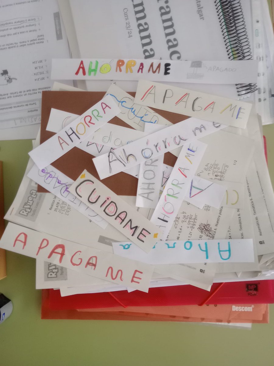 aeioLuz's tweet photo. Cerramos trimestre en #Gestalgar del #projecte5050 hablando del agua (usos, ciclos, energía, cambio climático, etc.) y haciendo cartelitos para recordarnos que hay que apagar los ordenadores y Stand Bys. Felices Pascuas! 💧🌍⚡️💚 https://t.co/mksXEZRSRc