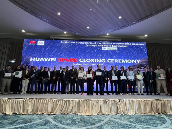 Jindependant's tweet photo. Ce programme international offre des ressources Cloud gratuites, une formation technique et un soutien spécialisé aux start-up éligibles

#Huawei_Spark : 13 start-up algériennes en orbite international 
https://t.co/p9AdfabCEW https://t.co/c6ec5eAJtd