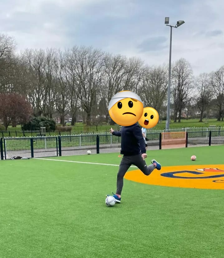 normantonparkDE's tweet photo. We did it again... season of fast, faster and fasting #adventuresofunclesaj #Ramadan #runner plus we have #agentbeard doing that #walkingfootball thing with @GreenThymeDerby @DerbyCC @luhc @sportcomcic1 #football #fiveaside @SKECHERS_UK in the mix with the @DiadoraUK_ in #blue https://t.co/8cI5LUKK43
