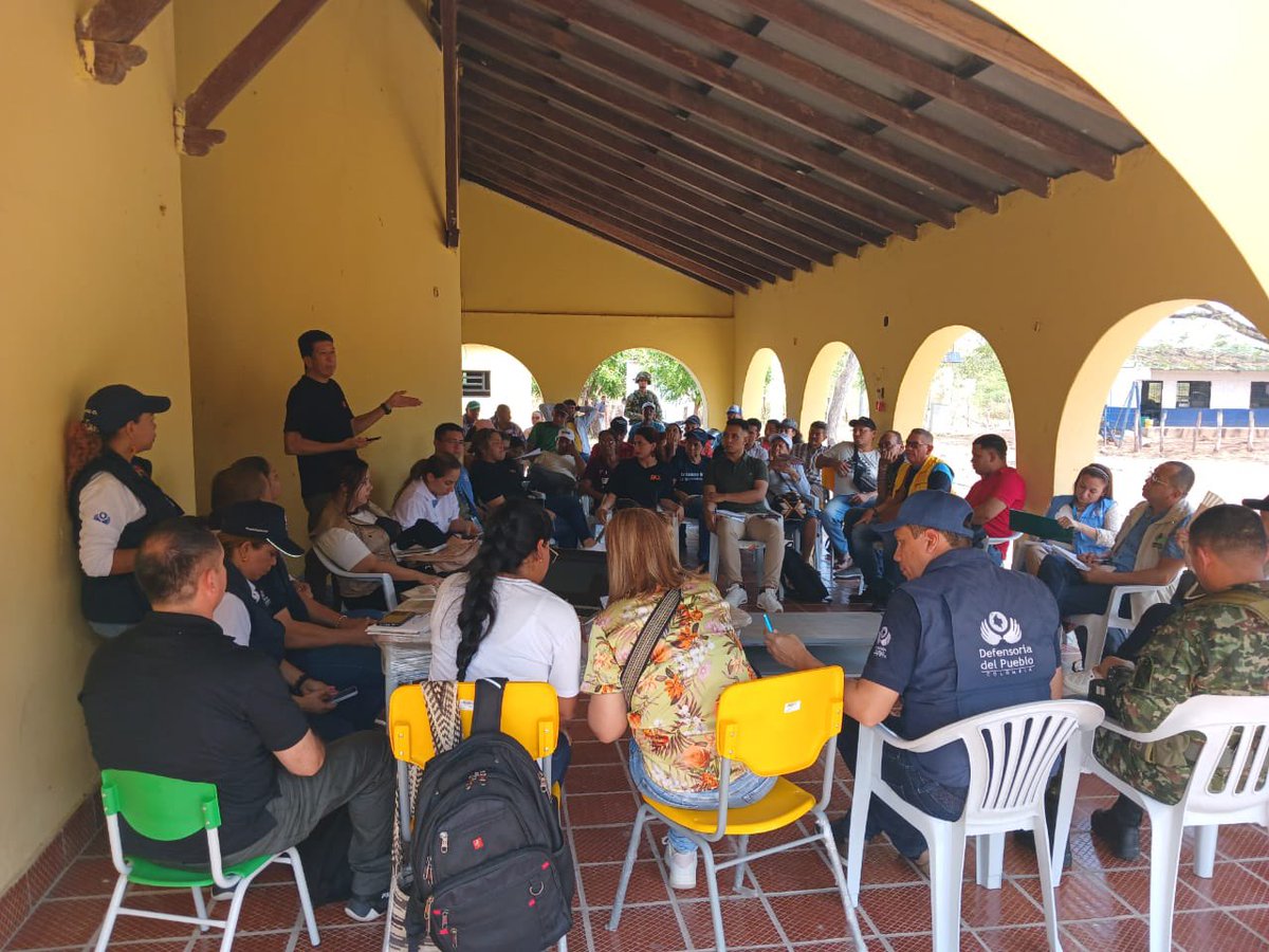 URestitucion's tweet photo. 👉🏼La directora de #URT Cesar-La Guajira, @Astrinavarro, participó en una jornada de orientación a víctimas de #ElToco en #SanDiego, 📍Cesar. Convocados por @PAXenColombia y @DefensoriaCol se revisó el rol de la #URT y se acordó atención especial en #AgustinCodazzi. https://t.co/UPC1OxBw95