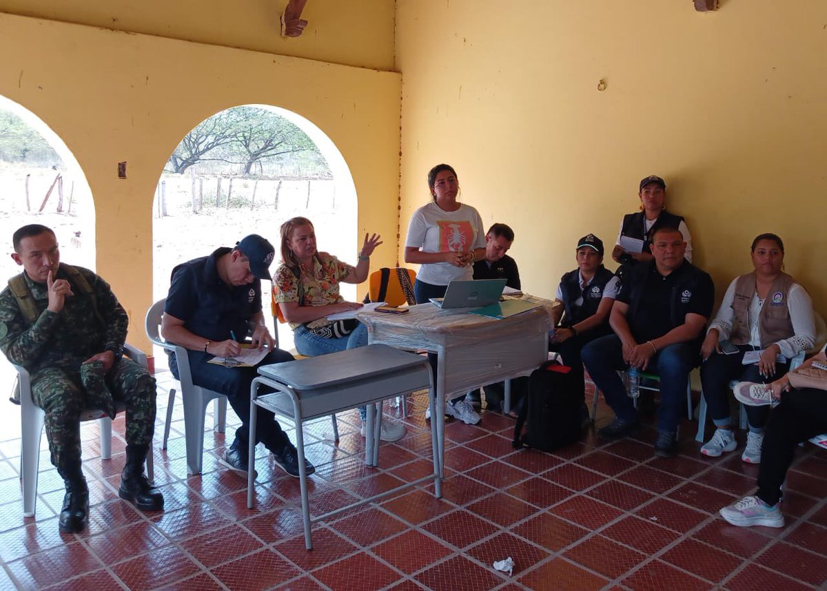 URestitucion's tweet photo. 👉🏼La directora de #URT Cesar-La Guajira, @Astrinavarro, participó en una jornada de orientación a víctimas de #ElToco en #SanDiego, 📍Cesar. Convocados por @PAXenColombia y @DefensoriaCol se revisó el rol de la #URT y se acordó atención especial en #AgustinCodazzi. https://t.co/UPC1OxBw95