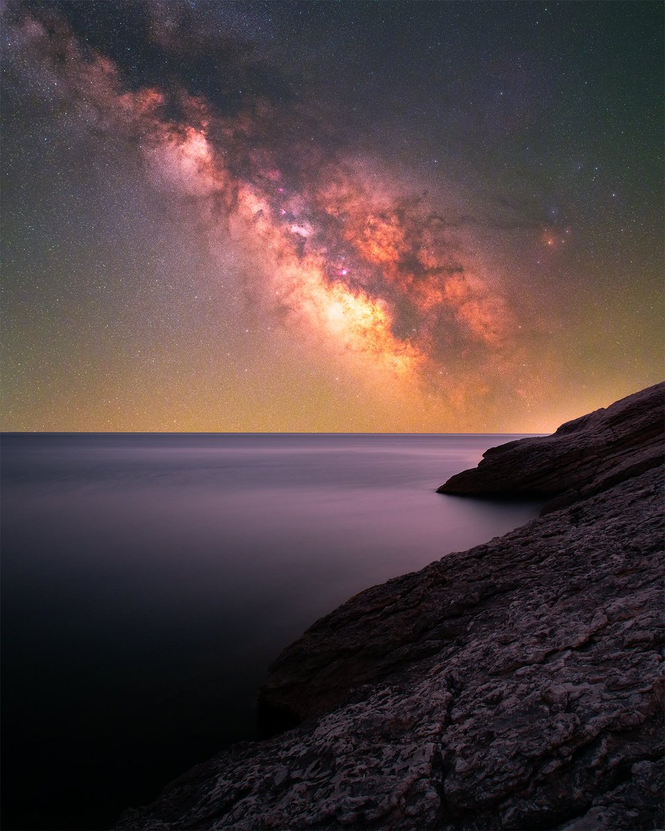 Türkiye’nin en batısı, Gizli Liman.

Canon 6D Mod
Samyang 20mm f/1.8

Tracked/Stacked/Composite: 
Sky: f/4 | 90sec. | ISO:1600 | 9 Frames
The background was shot in golden hours.

Tracker: @moveshootmove 
Filter: Baader

#milkyway #milkywaycore #seascapes #milkywaychasers #night