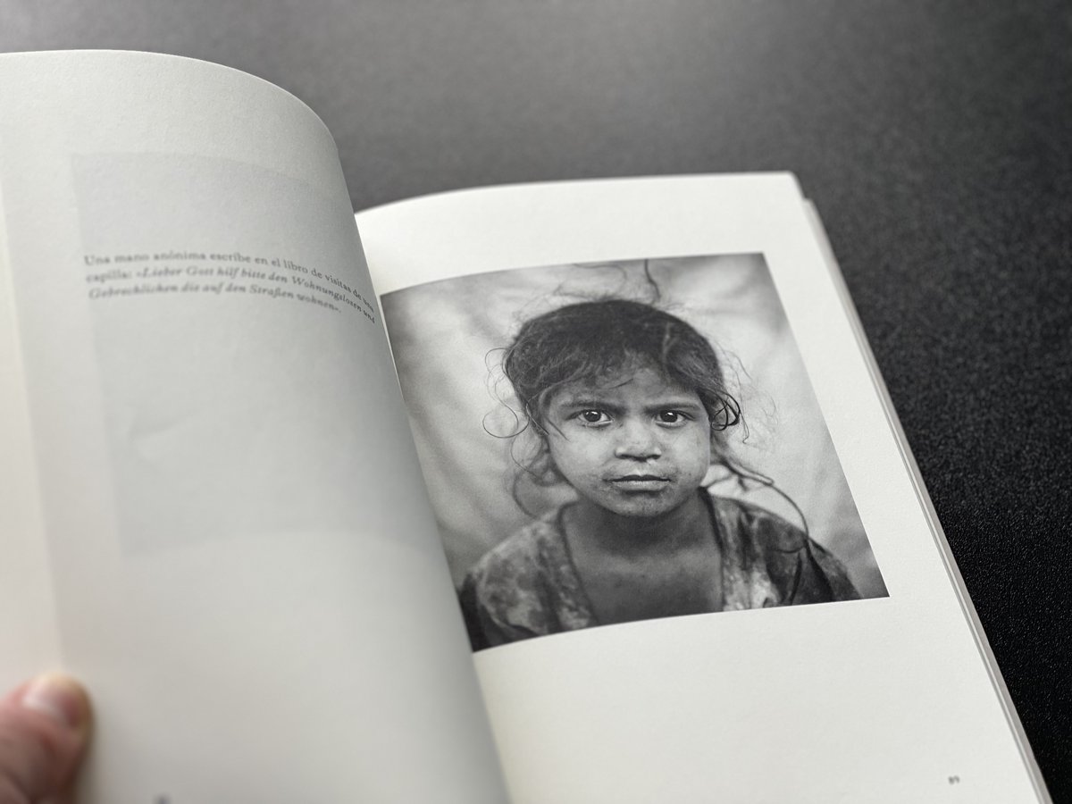 creartelia's tweet photo. 📖✍️📸En este caso, hemos realizado una donación para la edición en papel del libro Archipiélago Humano, que cuenta con textos de Teju Cole y fotografías de Fazal Sheikh y está editado por Comisura, editorial dirigida por Laura C. Vela, Carlota Visier y Ana Jarque. https://t.co/f3nIqJd4T8
