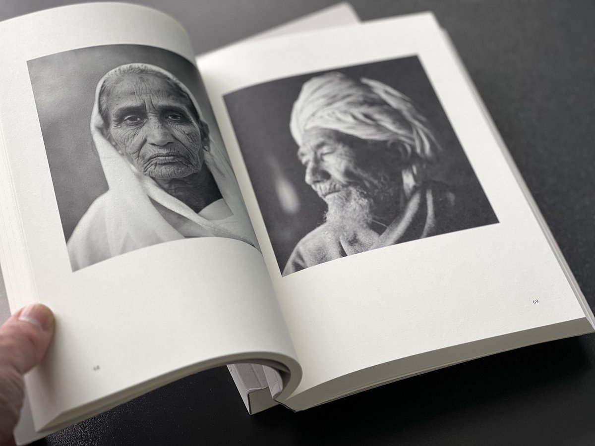 creartelia's tweet photo. 📖✍️📸En este caso, hemos realizado una donación para la edición en papel del libro Archipiélago Humano, que cuenta con textos de Teju Cole y fotografías de Fazal Sheikh y está editado por Comisura, editorial dirigida por Laura C. Vela, Carlota Visier y Ana Jarque. https://t.co/f3nIqJd4T8