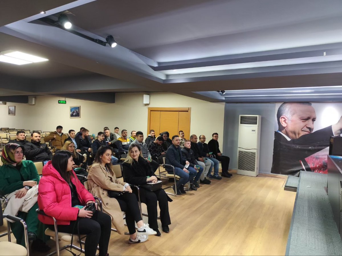 gencakkocasinan's tweet photo. Seçim öncesinde seçim günü ile ilgili ilçe gençlik kolları başkanımız sn @izzetsacmaci ile istişare ve toplantılamızı yaptık. Kocasinan HAZIR ve KARARLI!!

#skm #kocasinan #kocasinangençlik https://t.co/ByDUPTa9fU
