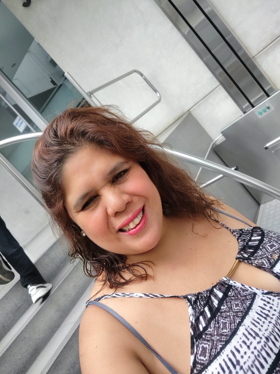 Verano y piscina

Lista para hacer deporte y natación. Probando cambios en el look. Estudiando cursos nuevos y capacitaciones. Bienvenido 2024