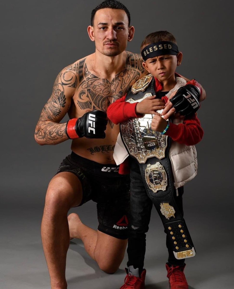 MixedMartialAus's tweet image. Max “Blessed” Holloway 

UFC 13 Fight Win-Streak

He faces Justin Gaethje at UFC 300

THREAD 🧵